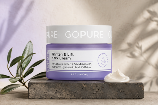 Crema reafirmante Klyvora aplicada en cuello, papada y escote